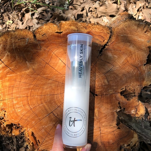 it cosmetics Other - It Cosmetics Heavenly Skin brush